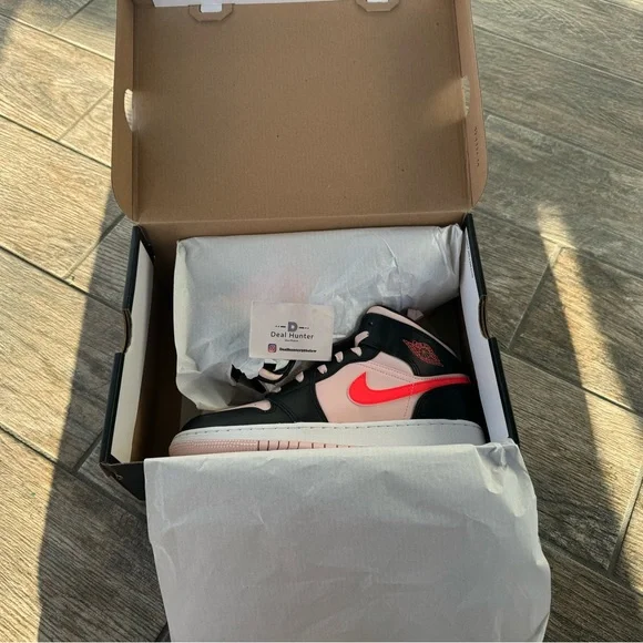 Brand New Air Jordan 1 Mid “Valentine’s Day” Big Kids Sneakers (K7/W8.5) - Picture 8 of 9